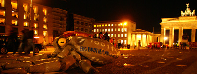Nach der Demonstration auf dem Pariser Platz